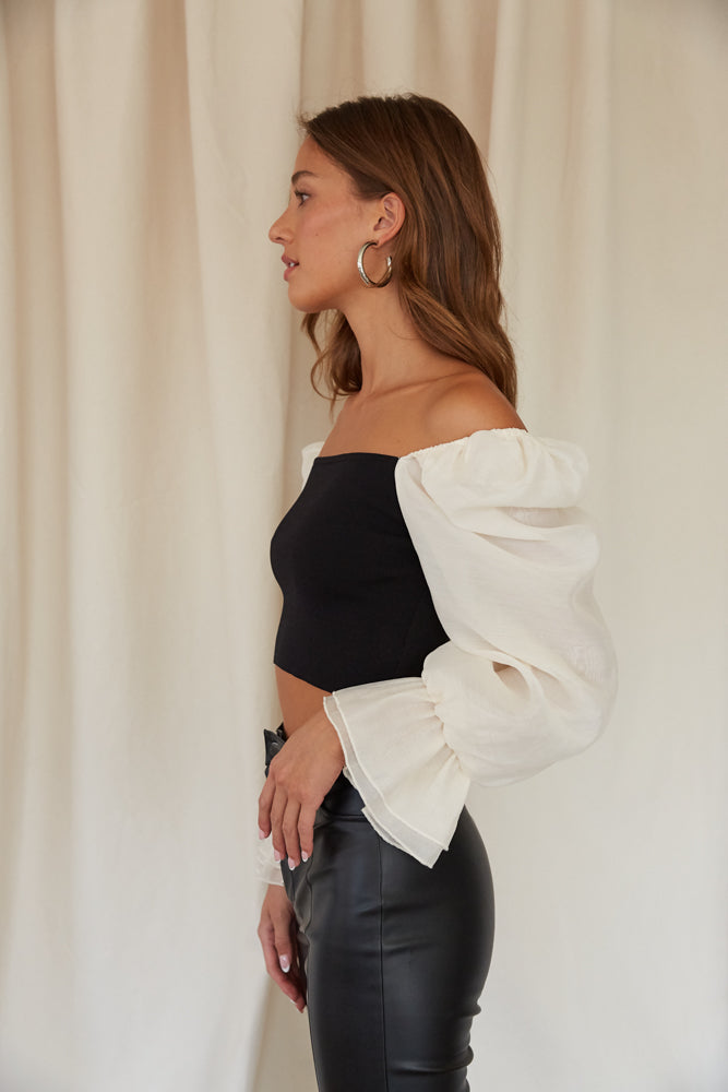 Off the shoulder balloon sleeve online top