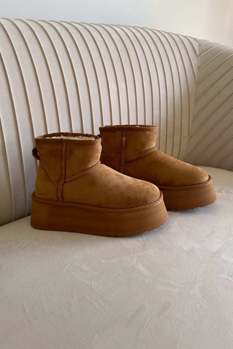 side view | chestnut brown suede fur lined ugg dupe | platform booties