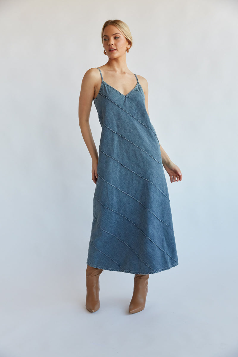 UO Jamie Denim Embroidered Midi Dress | Urban Outfitters Japan - Clothing,  Music, Home & Accessories