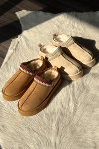 Cozy shearling-lined shoes from American Threads, perfect for fall outfits and women's fall wear.