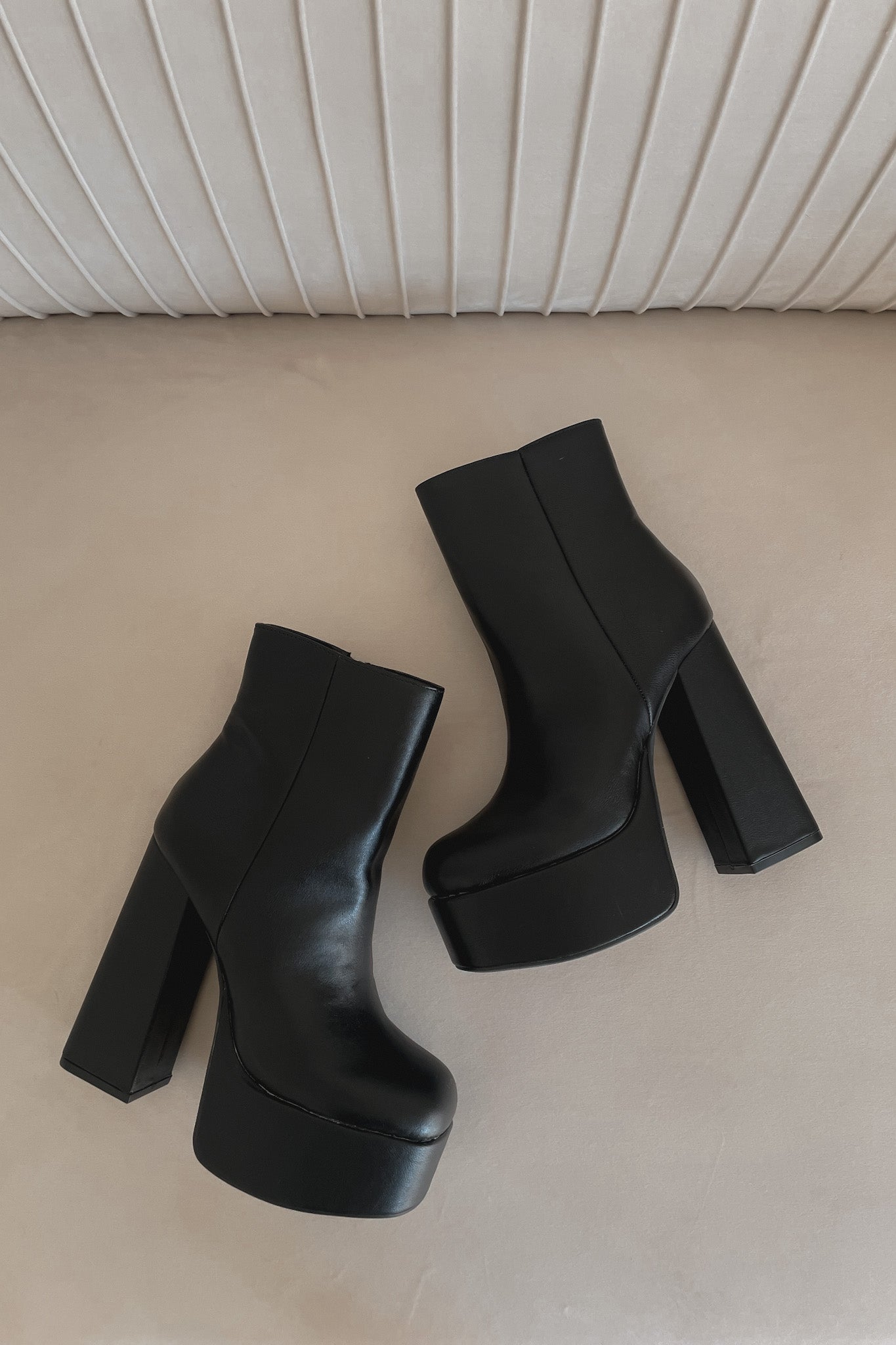 Thick heel platform outlet boots